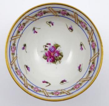 24. MISKA VE STYLU SEVRES 24. MISKA VE STYLU SEVRES