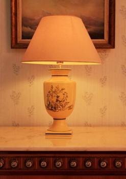 Velká stolní lampa s jemnou malobou Velká stolní lampa s jemnou malobou